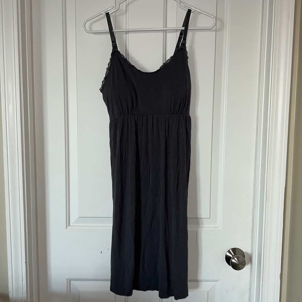 Maternity nursing gown